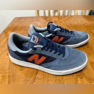 NEW BALANCE SNEAKER size 9.5 US